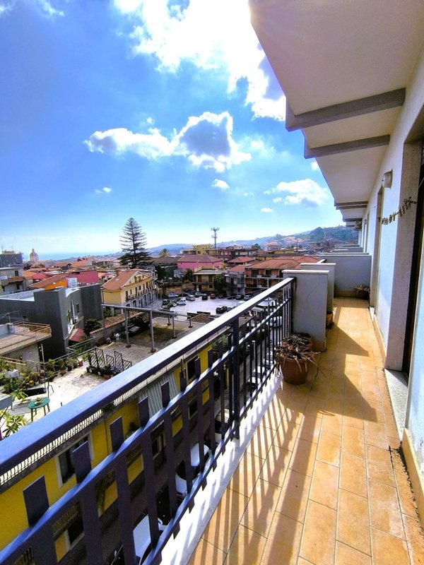 appartamento in vendita ad Aci Catena