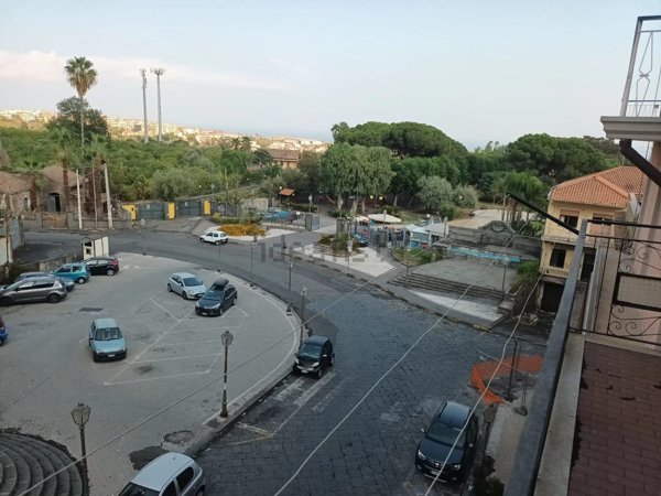 appartamento in vendita ad Aci Catena