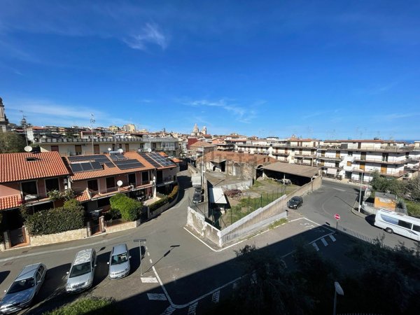 appartamento in vendita ad Aci Catena