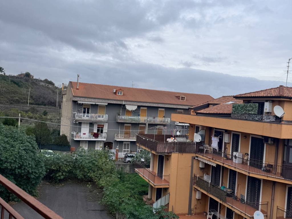 appartamento in vendita ad Aci Catena