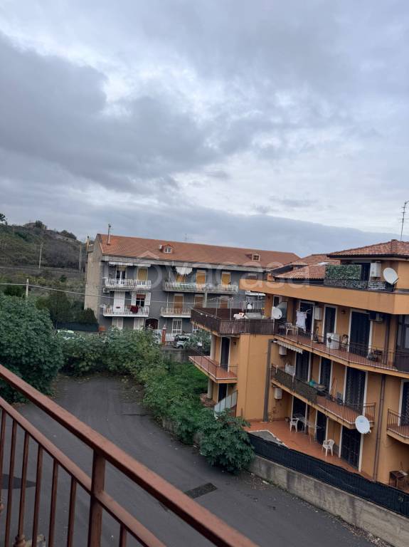appartamento in vendita ad Aci Catena