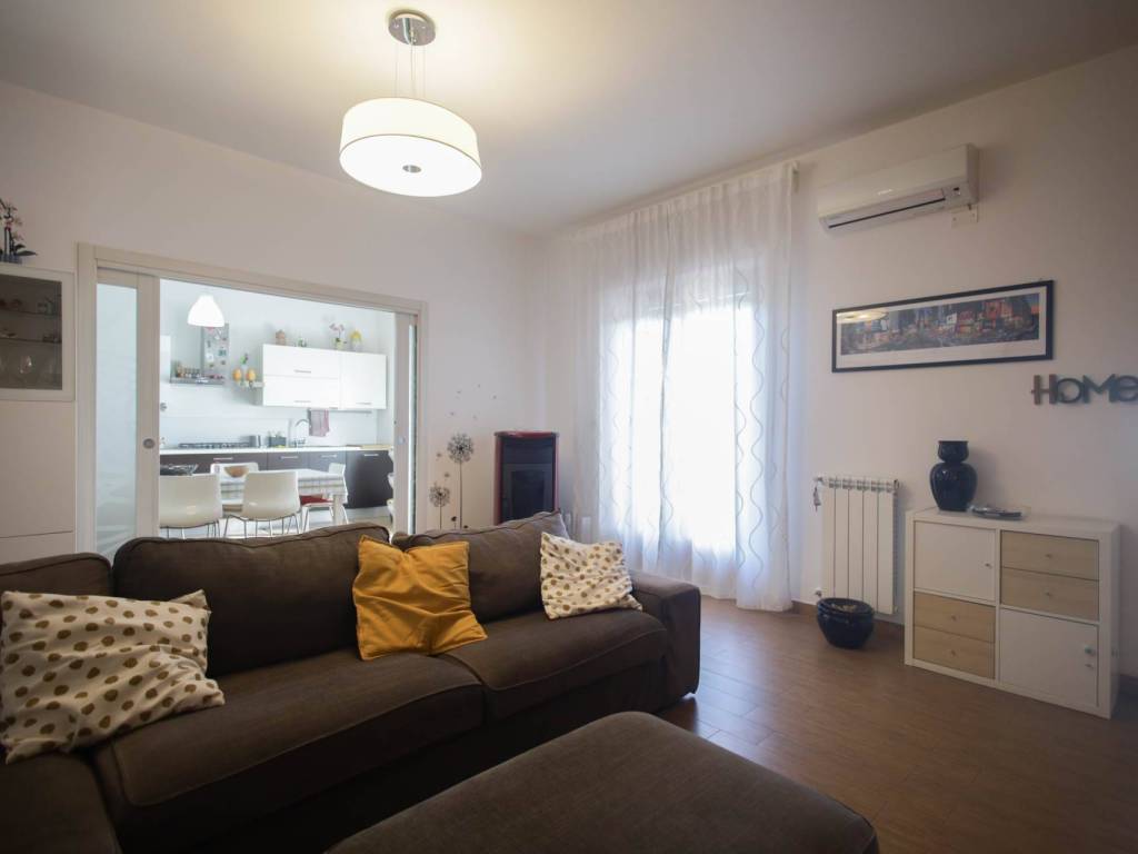 appartamento in vendita ad Aci Catena