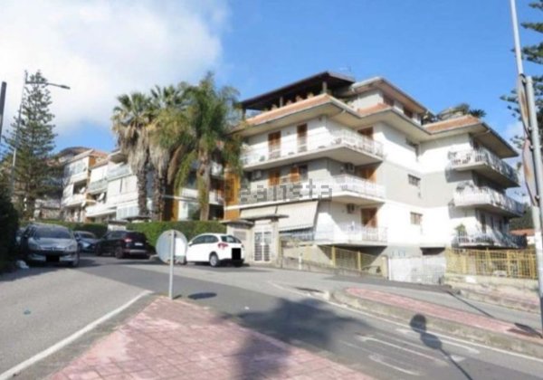 appartamento in vendita ad Aci Catena