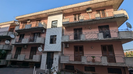 appartamento in vendita ad Aci Catena