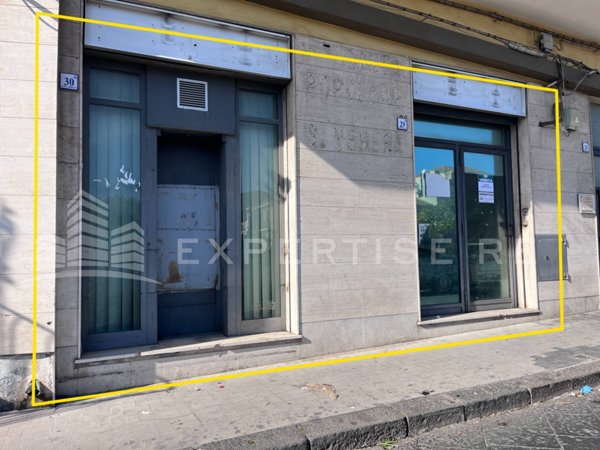 locale commerciale in vendita ad Aci Catena