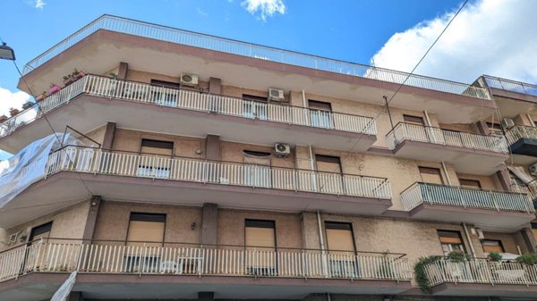 appartamento in vendita ad Aci Catena