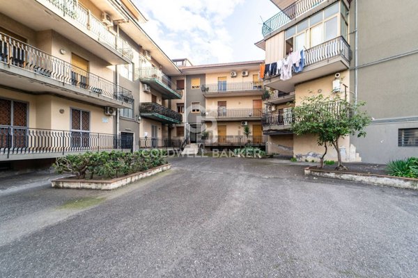 appartamento in vendita ad Aci Catena