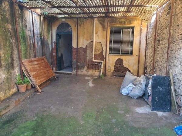 appartamento in vendita ad Aci Catena in zona Aci San Filippo