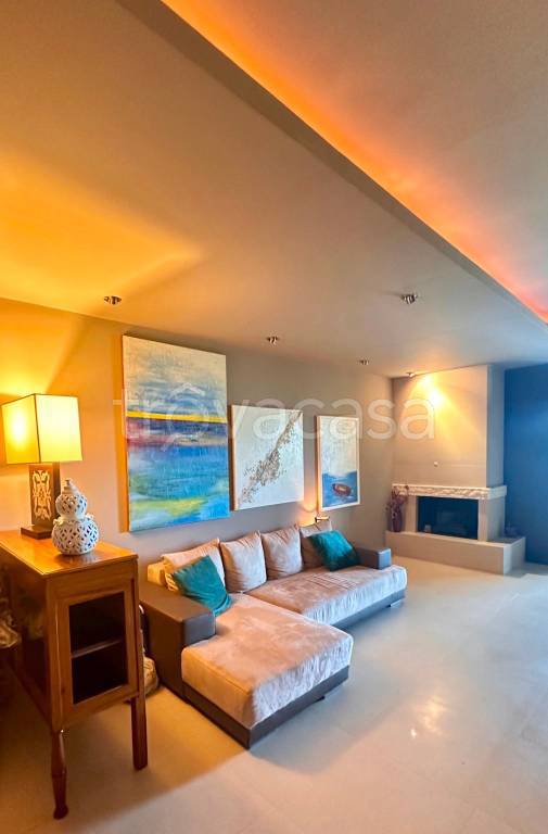 appartamento in vendita ad Aci Catena in zona Vampolieri