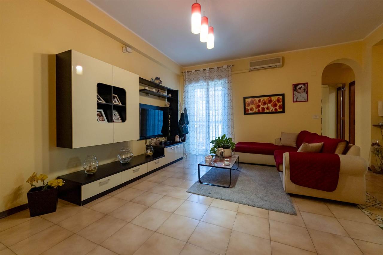 appartamento in vendita ad Aci Catena