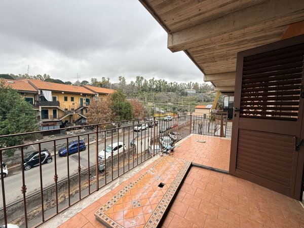 appartamento in vendita ad Aci Catena