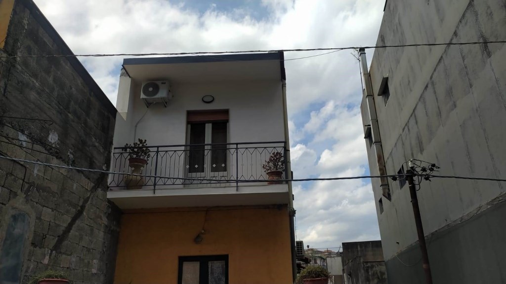 appartamento in vendita ad Aci Catena