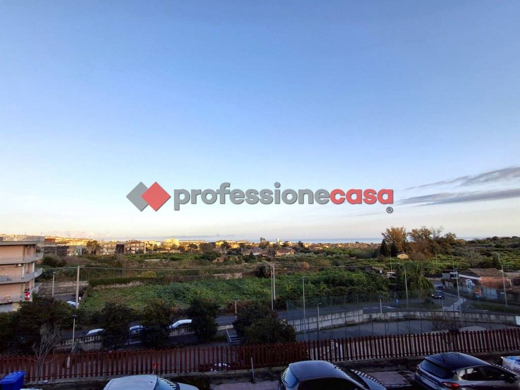 appartamento in vendita ad Aci Catena