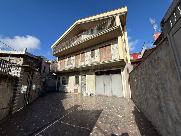 appartamento in vendita ad Aci Catena