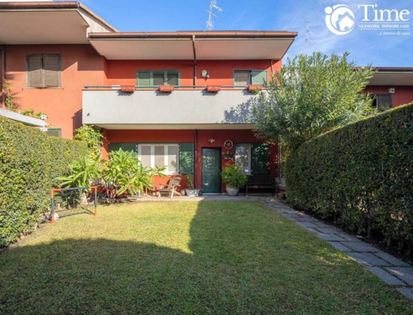 casa indipendente in vendita ad Aci Catena