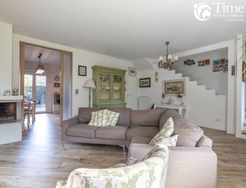 casa indipendente in vendita ad Aci Catena