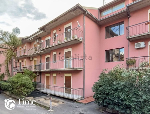appartamento in vendita ad Aci Catena