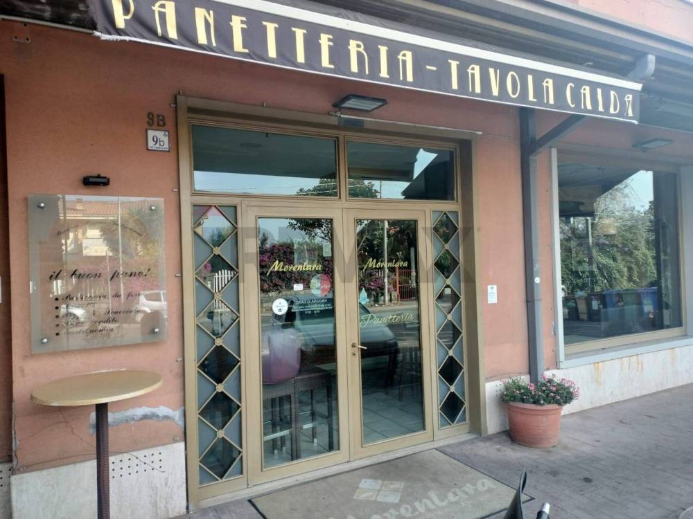 locale commerciale in vendita ad Aci Catena in zona Vampolieri