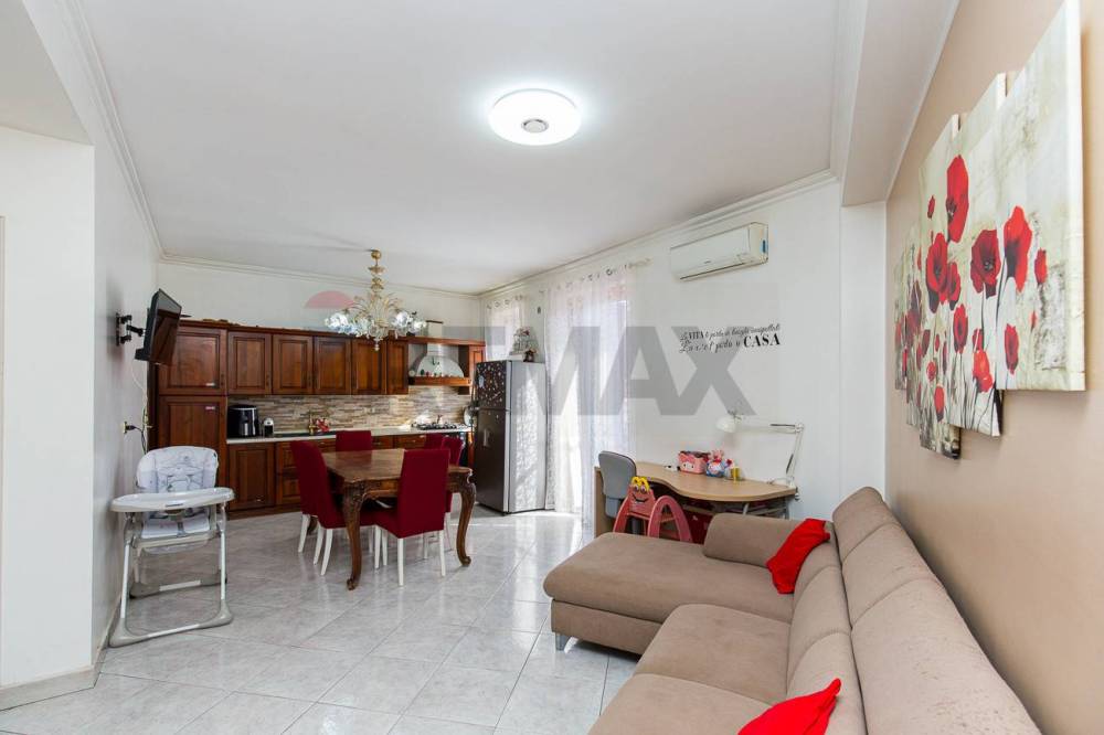 appartamento in vendita ad Aci Catena