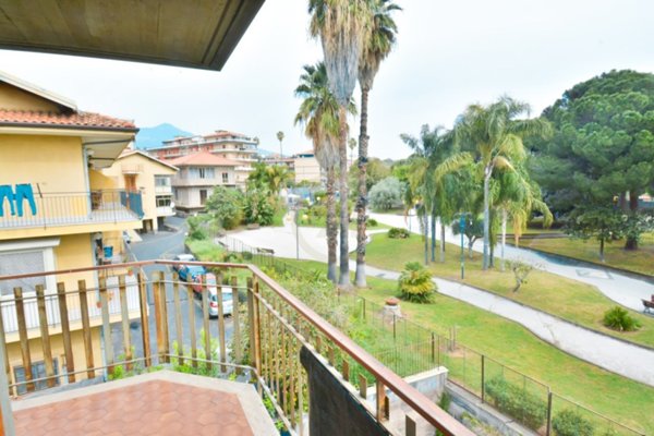 appartamento in vendita ad Aci Catena