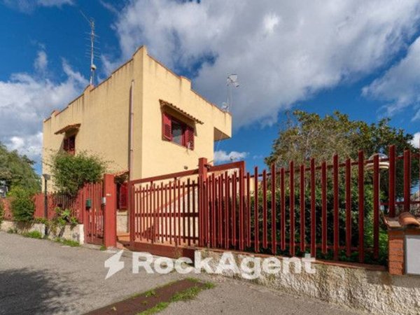 casa indipendente in vendita ad Aci Catena in zona Vampolieri