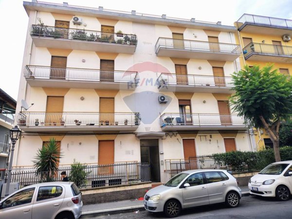 appartamento in vendita ad Aci Catena in zona Aci San Filippo
