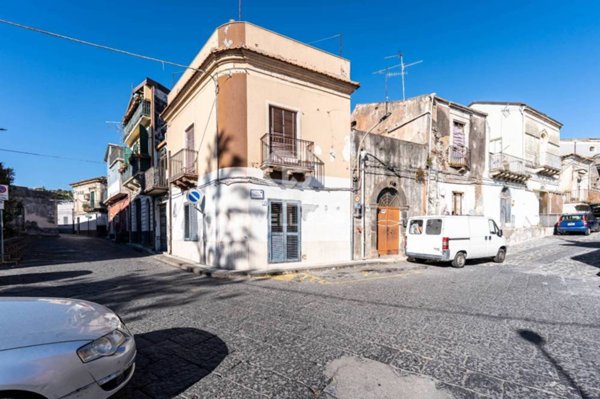 casa indipendente in vendita ad Aci Catena
