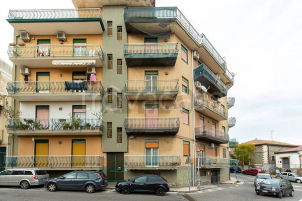 appartamento in vendita ad Aci Catena in zona Aci San Filippo