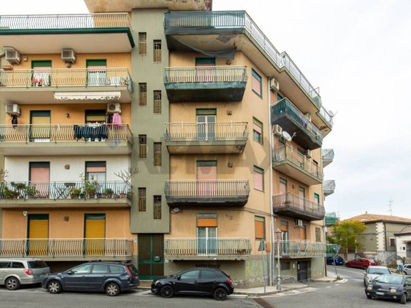 appartamento in vendita ad Aci Catena