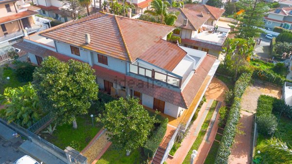 casa indipendente in vendita ad Aci Catena