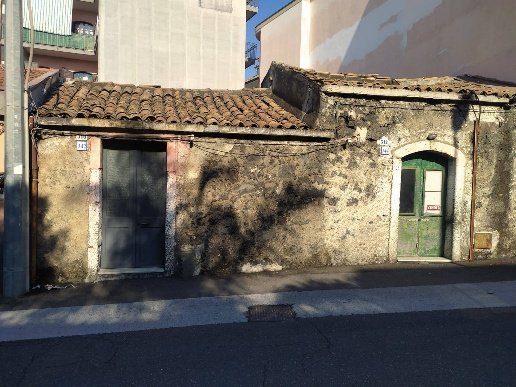 casa indipendente in vendita ad Aci Catena