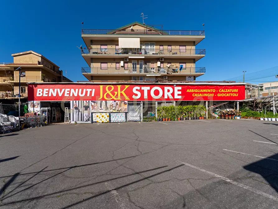 negozio in vendita ad Aci Catena in zona San Nicolò