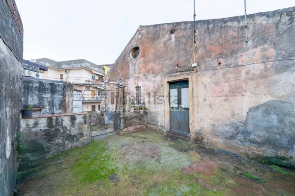casa indipendente in vendita ad Aci Catena