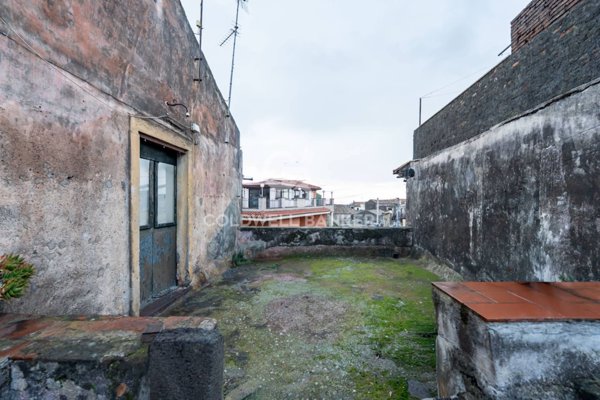 casa indipendente in vendita ad Aci Catena