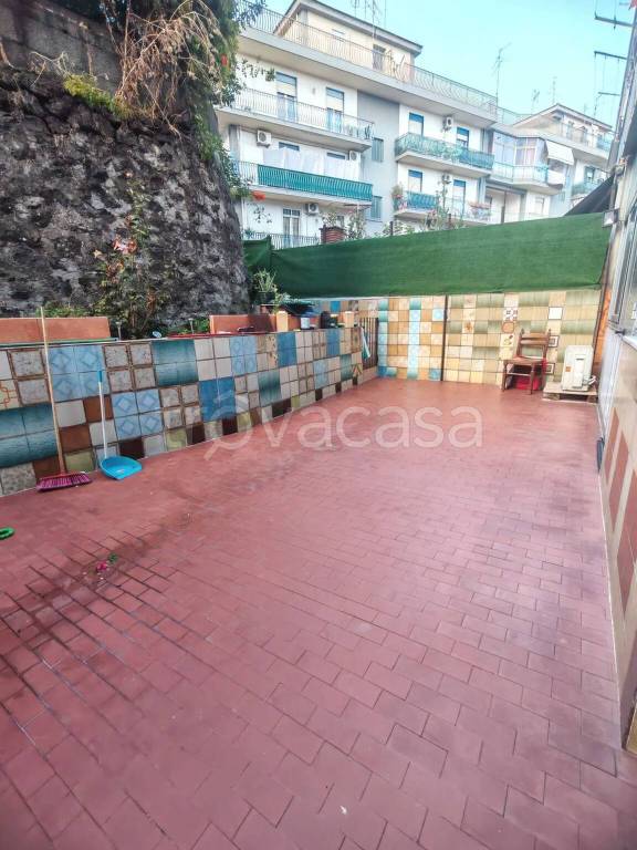 appartamento in vendita ad Aci Catena