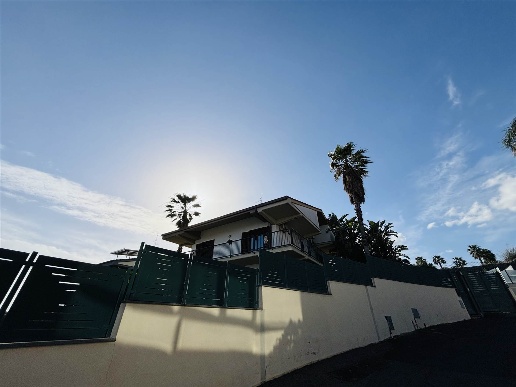 casa indipendente in vendita ad Aci Catena