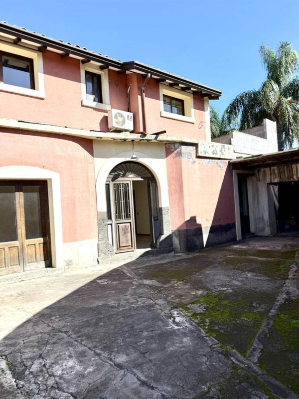 casa indipendente in vendita ad Aci Catena