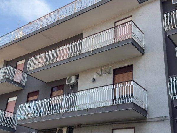 appartamento in vendita ad Aci Catena