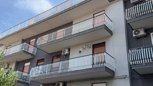 appartamento in vendita ad Aci Catena in zona Aci San Filippo