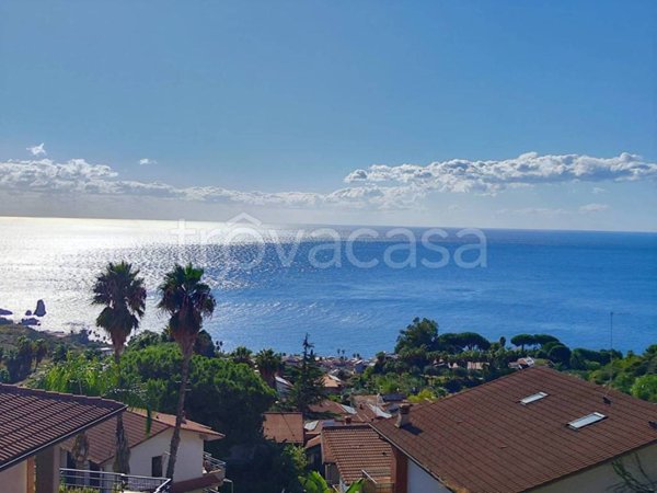 casa indipendente in vendita ad Aci Catena