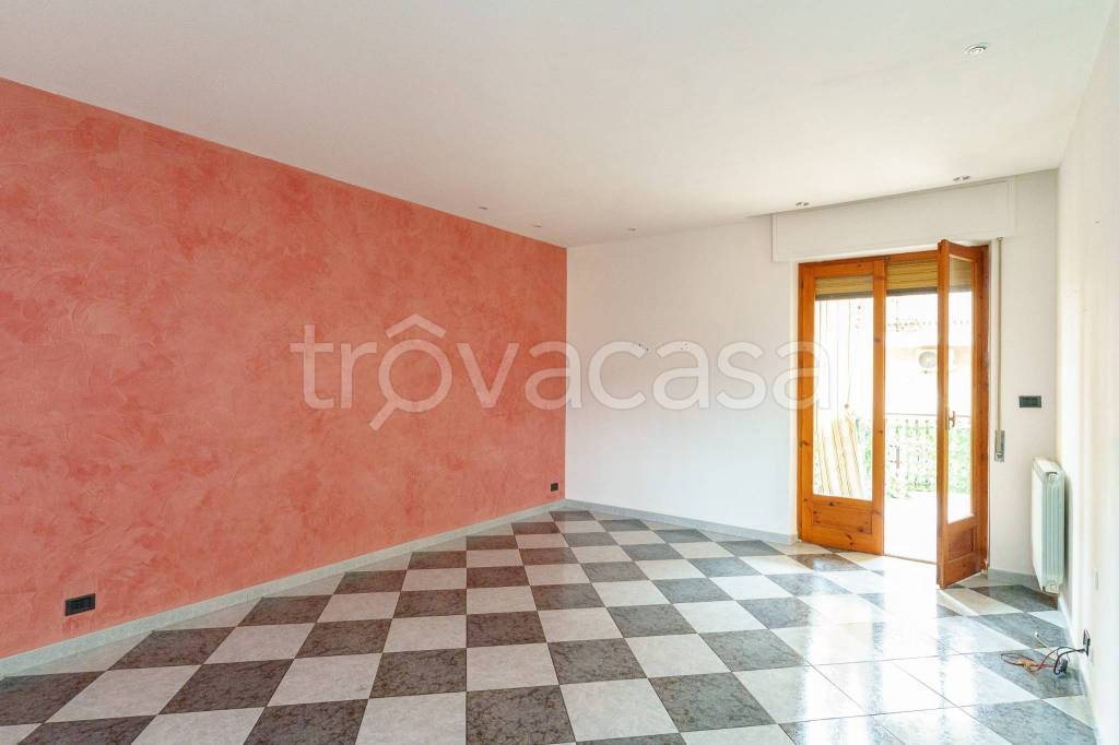 appartamento in vendita ad Aci Catena