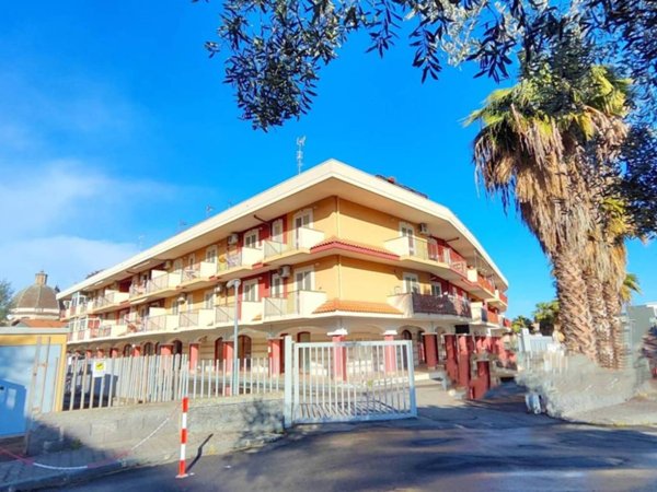 appartamento in vendita ad Aci Catena