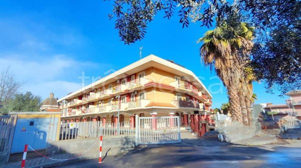 appartamento in vendita ad Aci Catena