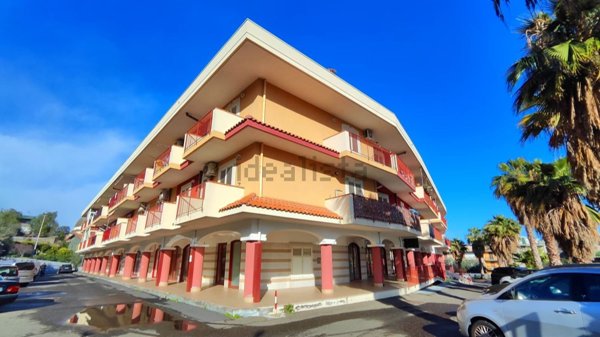 appartamento in vendita ad Aci Catena