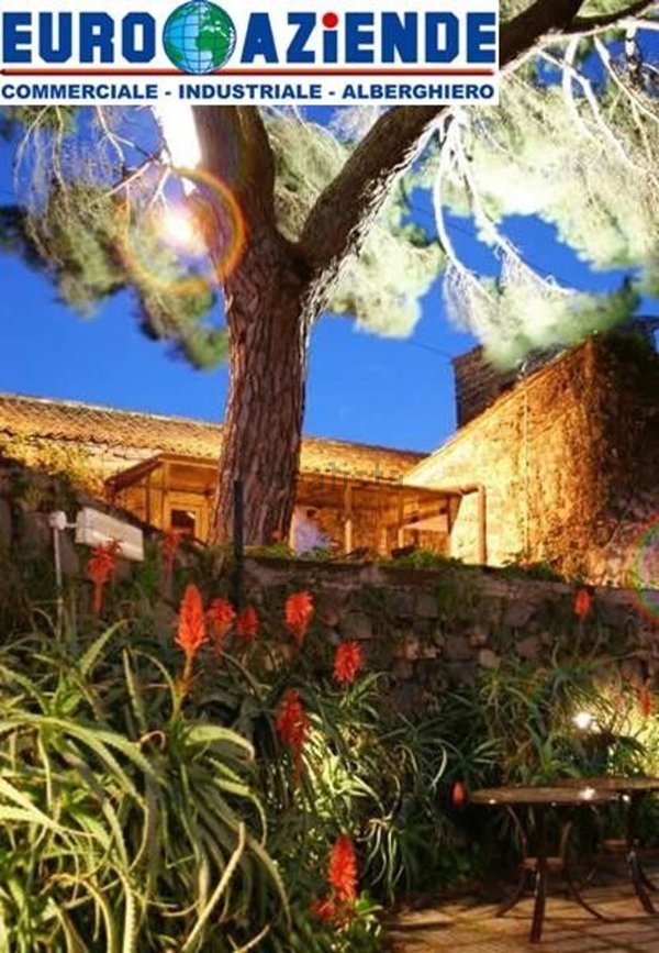 casa indipendente in vendita ad Aci Catena