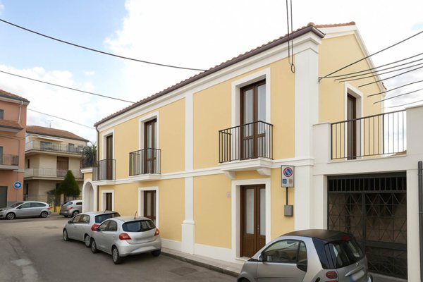 casa indipendente in vendita ad Aci Catena
