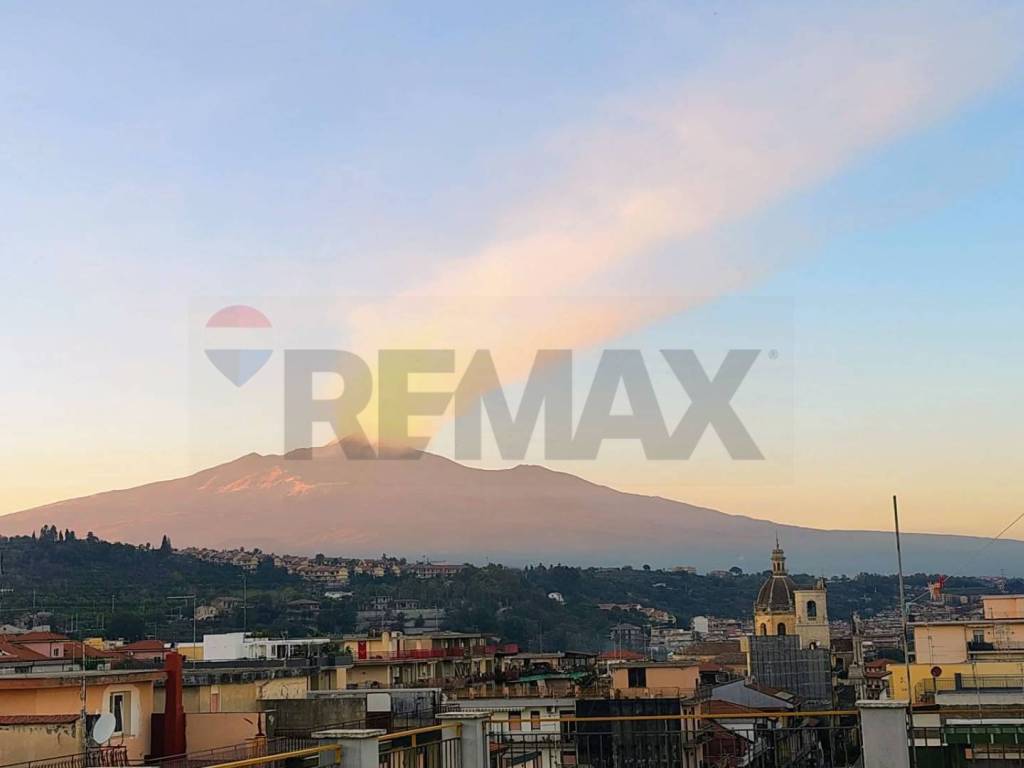 appartamento in vendita ad Aci Catena in zona Aci San Filippo