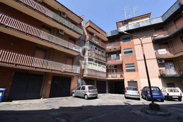 appartamento in vendita ad Aci Catena