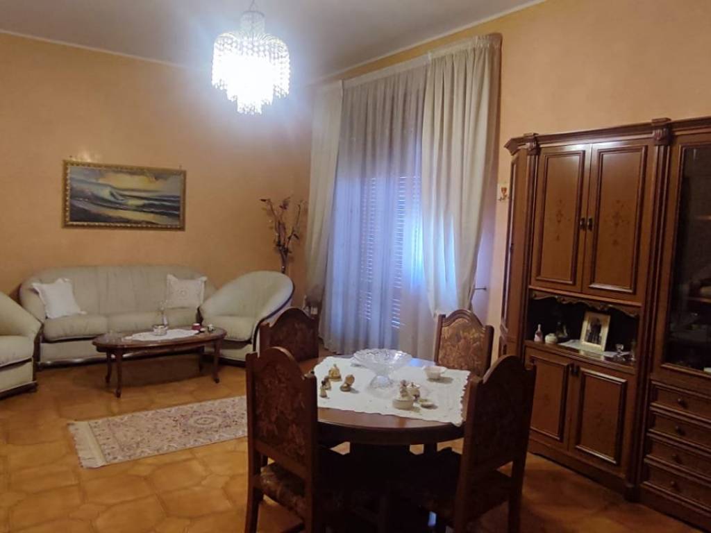 appartamento in vendita ad Aci Catena