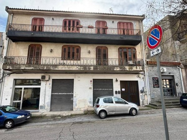 appartamento in vendita ad Aci Catena